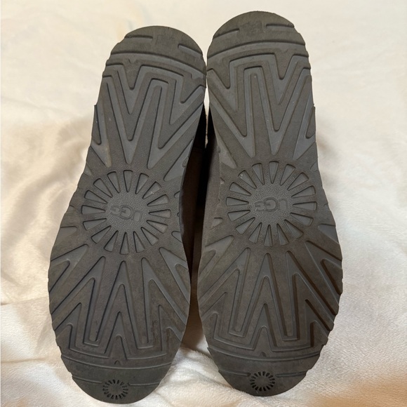 UGG Classic Short Boots Grey – Fair Condition / Well Worn - Picture 2 of 8